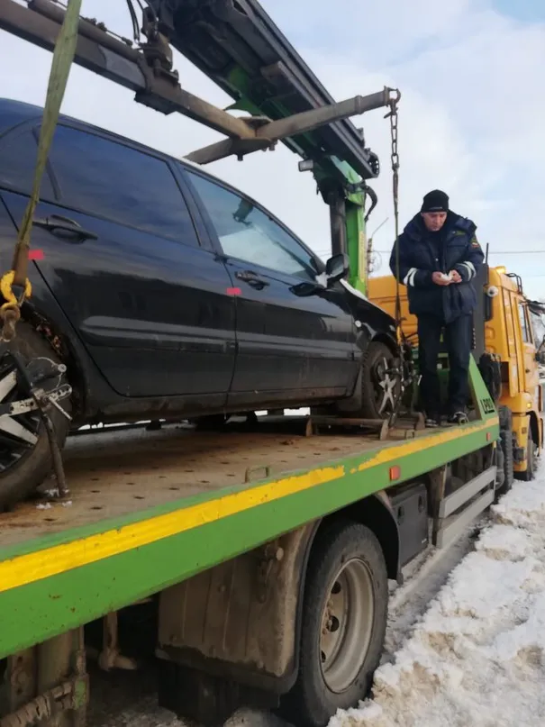 Житель Татарстана пытался спрятаться от долгов по налогам, запершись в коттедже