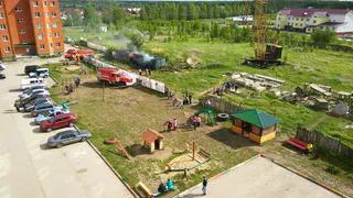 В Рыбном на заброшенной строительной площадке неизвестный поджег бытовку