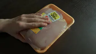 Росконтроль проверил популярные марки куриной грудки. 