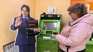 В Муроме устанавливают предостерегающие от мошенников ростовые фигуры