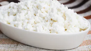 Роскачество нашло запрещенный «мясной клей» в твороге ряда производителей — какой лучше выбрать