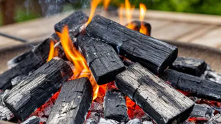 Не выбрасываю угли после шашлыка — делаю из них смесь, за которую мастера берут деньги
