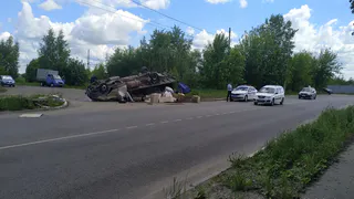 В Соколовке на окраине Рязани перевернулся грузовик
