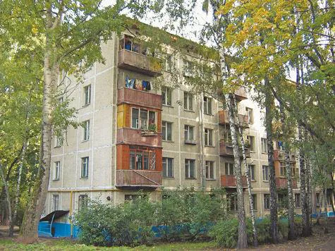 Старая хрущевка в Москве стоит как отель в тропиках