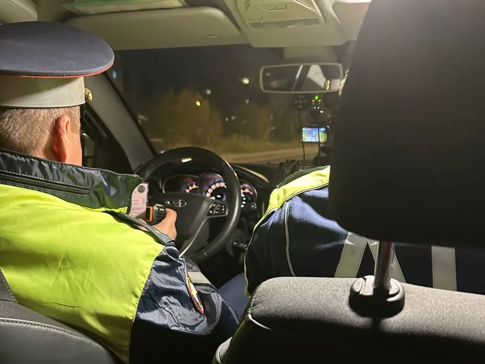 В Магнитогорске при ДТП женщина выпала на трамвайные пути