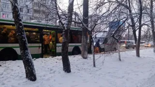 В Канищеве скорая забрала упавшего в обморок пассажира автобуса