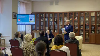 Книги, интеллигенция и стихи: в библиотеке имени Горького стартовал фестиваль «Читающий мир»