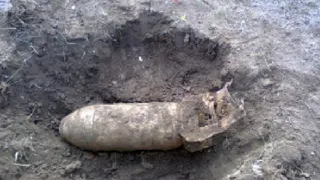 На территории старого аэропорта в Брянске нашли две авиабомбы