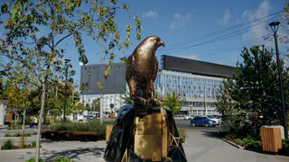 В Уфе появился городской монумент «Сапсаны на крыше Уралсиба»