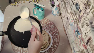 Оладьи и блины на подсолнечном масле теперь не жарю: один прием - и они гладкие и румяные. Масло не впитывают