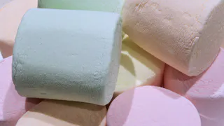 Взбиваем лимонный сок с сахаром — и в холодильник: в конце получите воздушный зефир — вкуснее маршмеллоу