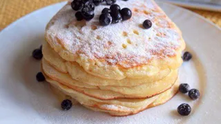 Оладьи на йогурте: сытный и вкусный завтрак за 30 минут