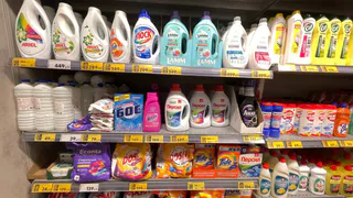 Какие порошки опасны для вашей стиральной машины, а какие можно брать без опасений - рейтинг Роскачества