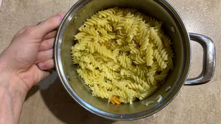 Превратила дешевые макароны в ресторанное блюдо по-Дивноморски: всего 1 необычный ингредиент — и готово