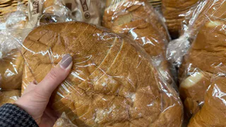 Какой хлеб полезнее: чёрный или белый? В вопросе поставлена жирная точна