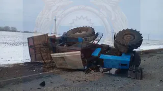 В Татарстане легковушка столкнулась с трактором: погибли четыре человека