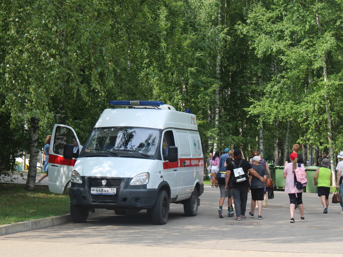 «Разбила лицо, нос, губы»: в Челябинске прохожие спасли упавшую в обморок пенсионерку