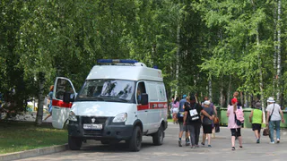 «Разбила лицо, нос, губы»: в Челябинске прохожие спасли упавшую в обморок пенсионерку