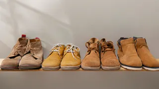 Вот что нужно положить на стельку осенью - есть в каждом доме