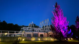 Суд велел снести кафе, построенное возле здания психбольницы