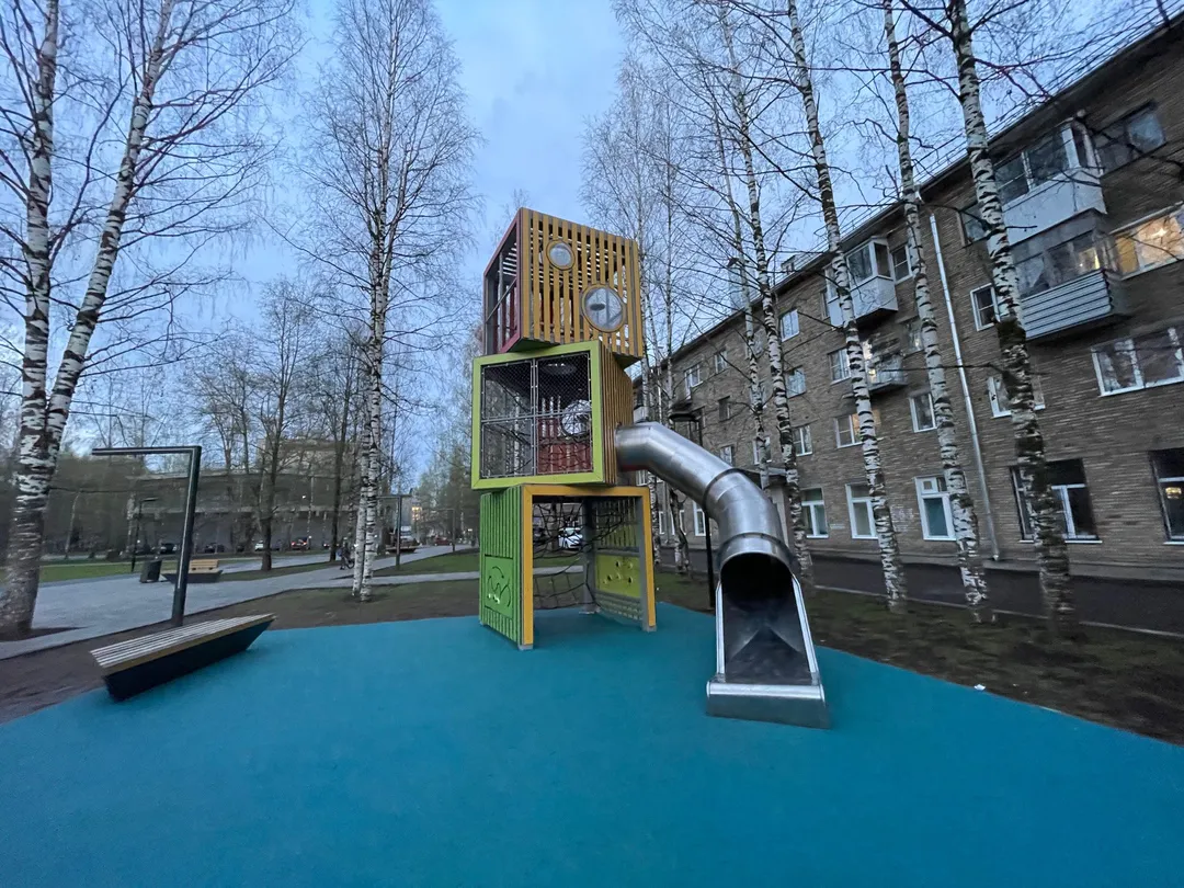 В Коми два 10-летних ребенка получили травмы во время катания с горки