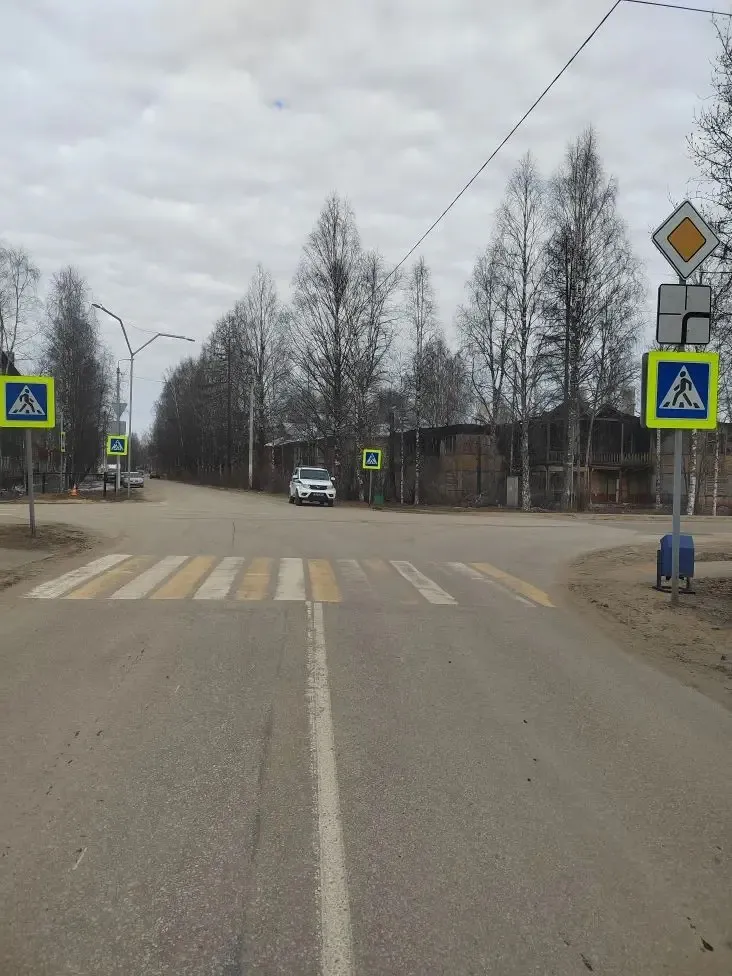 В Коми пьяный мотоциклист без шлема и прав врезался в ограждение и попал в больницу