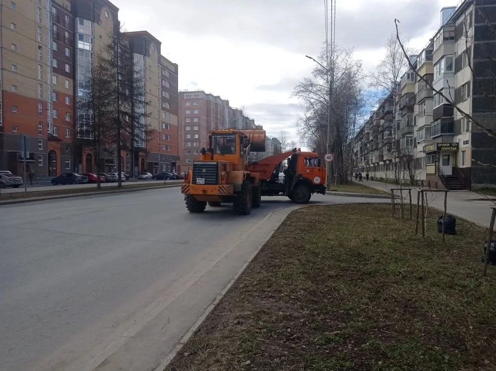 С улиц Сыктывкара после субботника вывезли 82 тонны мусора
