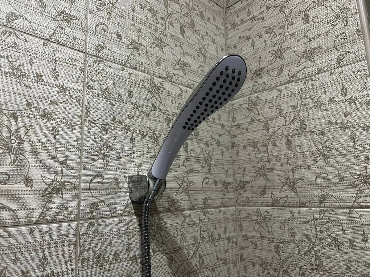 1 чайная ложка в воду — и через 2 минуты душевая лейка как новая: струя мощнее, чем у душа Шарко — лайфхак