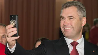 Павла Астахова сняли с должности детского омбудсмена