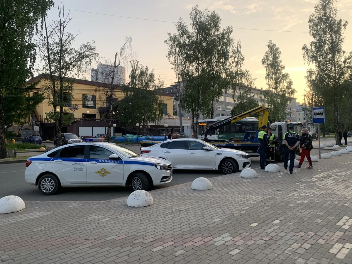 Вышел из машины, иду пешком — догоняет инспектор ГИБДД и требует предъявить документы: что делать в такой ситуации