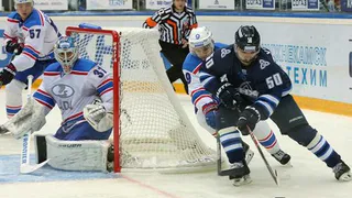 Нижнекамцы на своем льду уступили хоккеистам из Тольятти