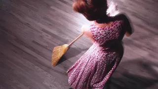 Приметы и запреты на 10 июня: за гостями лучше пройтись веником