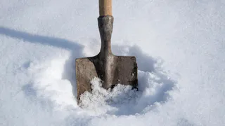 Как почистить снег без лопаты: знаю целых 2 простых способа – быстро, без заморочек и спина не болит