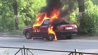 Уличная жара: на улице Шабулина в Рязани сгорела машина