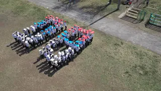 Магнитогорские школьники создали живую композицию к 80-летию Победы