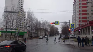 В Сыктывкаре оснастили еще две "зебры" светофорами с вызывной кнопкой