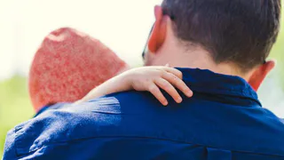 Укутывать, обтирать или сбивать