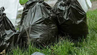 По требованию прокуратуры сельскохозяйственное предприятие устранило свалку отходов на своих полях