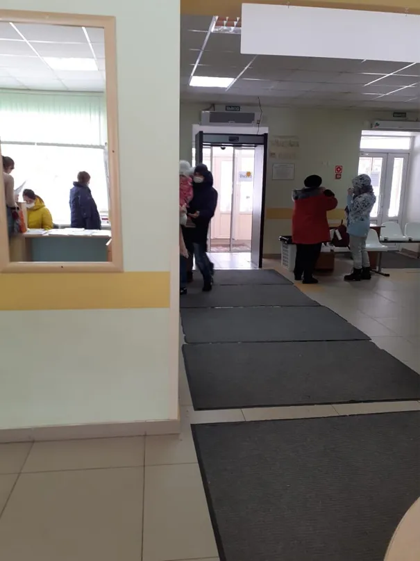 «Мы просто околели»: в Нижнекамске дети в поликлинике мерзнут