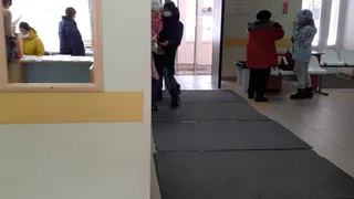 «Мы просто околели»: в Нижнекамске дети в поликлинике мерзнут