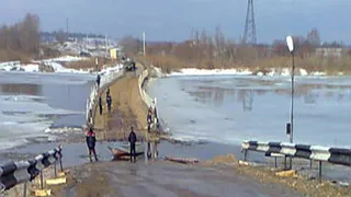 По техническим причинам: в Спасском районе закрыли мост через Оку