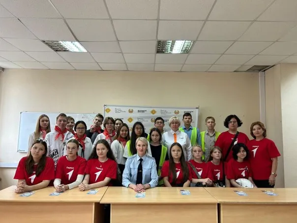 В Магнитогорске для активистов «Движения первых» сотрудники ГИБДД организовали экскурсию