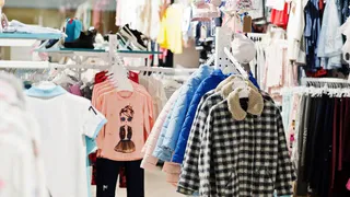 Жительница Мурома обманула продавца детской одежды из Владимира, показав фейковый чек