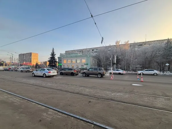 Авария с тремя автомобилями произошла в Магнитогорске: виновник может лишиться прав