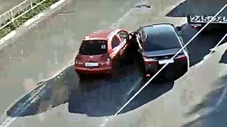 На улице Гагарина произошло ДТП: Toyota врезалась в Nissan