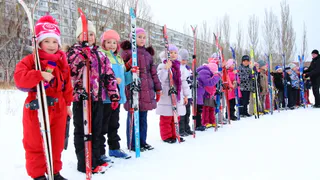 В школах родителей заставляют покупать лыжи на урок физкультуры