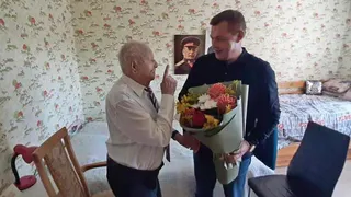 Виталий Артёмов поздравил ветерана ВОВ Дмитрия Черничкина с 99-летием