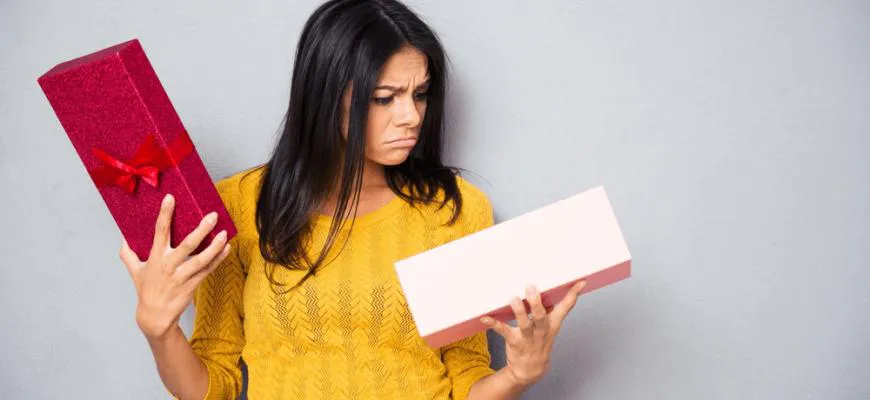 Подарки полетели в мусорку: россиянкам не понравились презенты на 8 Марта