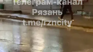 В Рязани обратили внимание на молодого человека с похожим на автомат предметом