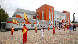 Сегодня в Юго-Западном районе открыли стадион "Волга" с бассейнами, а в "Новом городе" - крытый каток